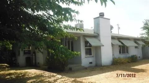 923 Early Ave, Reedley, CA 93654 photo 1