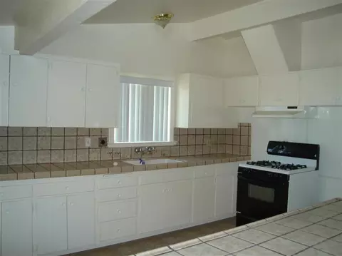 1605 James St, Sanger, CA 93657 photo 4