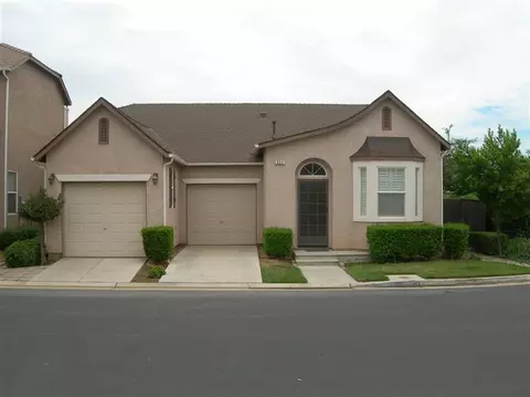 654 W Lisbon Ln, Clovis, CA 93619 photo 3