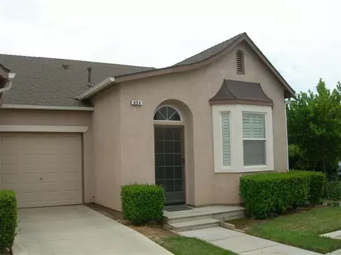 654 W Lisbon Ln, Clovis, CA 93619 photo 2