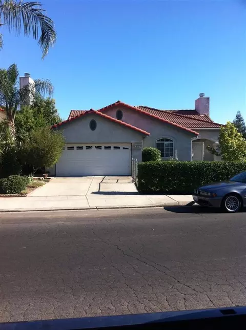 818 Ramona Ave, Clovis, CA 93612 photo 1