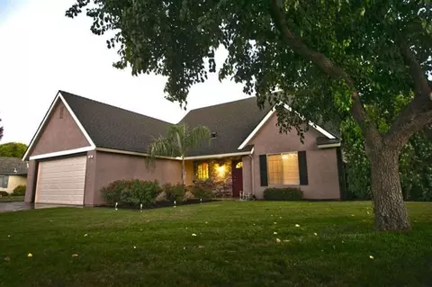 308 W Fremont Ave, Clovis, CA 93612 photo 2
