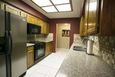 308 W Fremont Ave, Clovis, CA 93612 photo 3