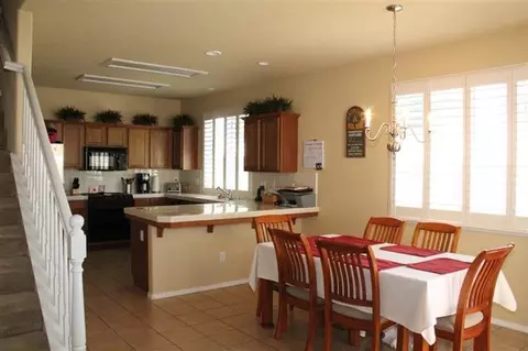 668 W Fontaine Ln, Clovis, CA 93619 photo 3