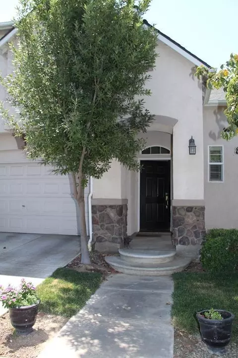 668 W Fontaine Ln, Clovis, CA 93619 photo 2