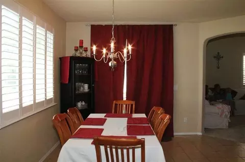668 W Fontaine Ln, Clovis, CA 93619 photo 5