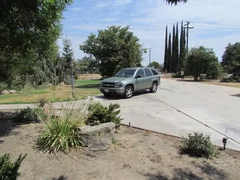 9343 N Fowler Ave, Clovis, CA 93619 photo 4