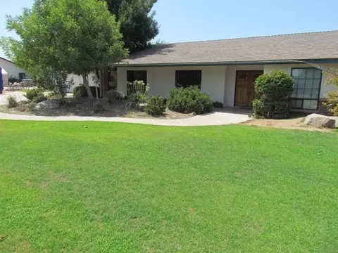 9343 N Fowler Ave, Clovis, CA 93619 photo 2