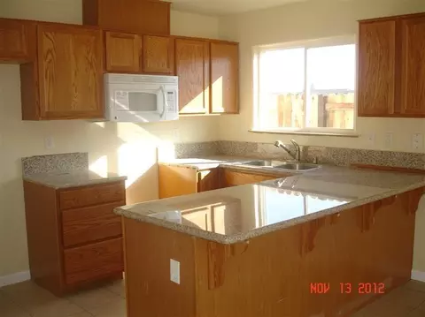 1966 Eagle Dr, Madera, CA 93638 photo 3