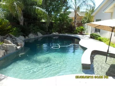 320 W Serena Ave, Clovis, CA 93619 photo 2
