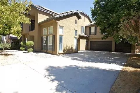 765 N Acacia Ave, Clovis, CA 93611 photo 2