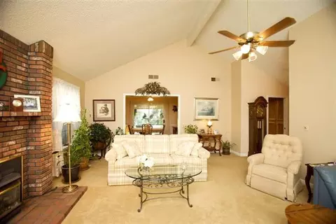 1172 Everett Ave, Fresno, CA 93720 photo 6