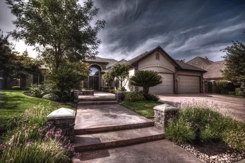 3327 E Via Montiano Ave, Clovis, CA 93619 photo 1