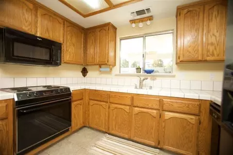 1192 N Chapel Hill Ave, Clovis, CA 93611 photo 6