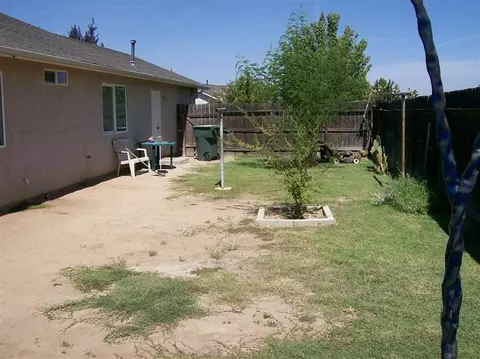 635 Walton Ave, Sanger, CA 93657 photo 10