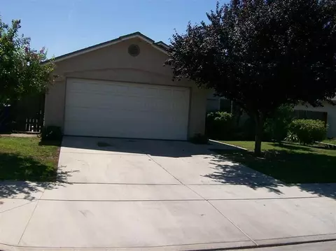 635 Walton Ave, Sanger, CA 93657 photo 1