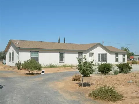 703 W Clark St, Madera, CA 93638 photo 1