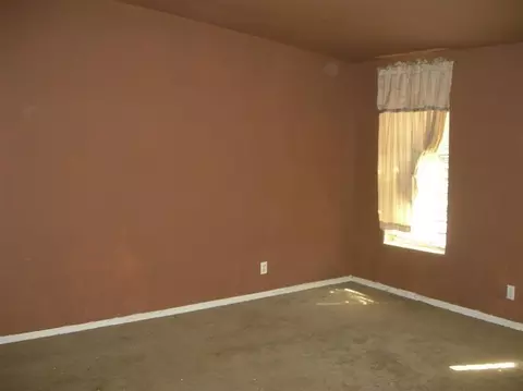703 W Clark St, Madera, CA 93638 photo 4