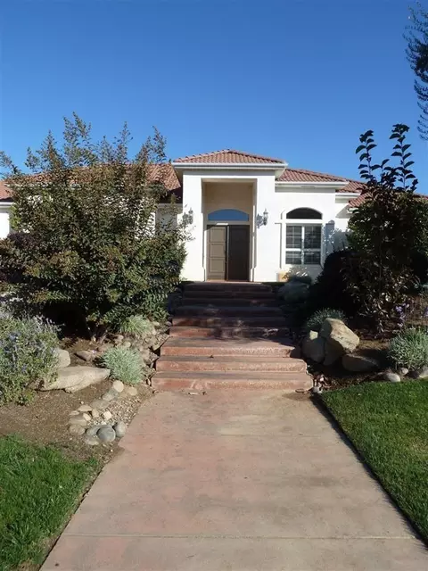 35185 Mustang Ln, Madera, CA 93636 photo 2