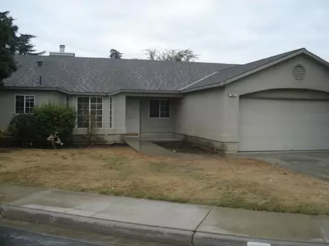 597 7th St, Sanger, CA 93657 photo 1