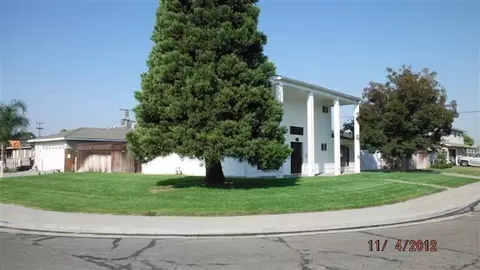3607 Allan St, Selma, CA 93662 photo 2