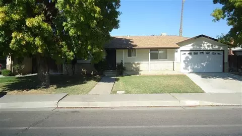 1420 W Bush St, Lemoore, CA 93245 photo 1