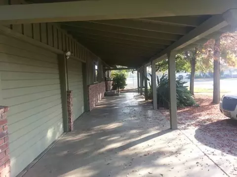 194 O St, Sanger, CA 93657 photo 2