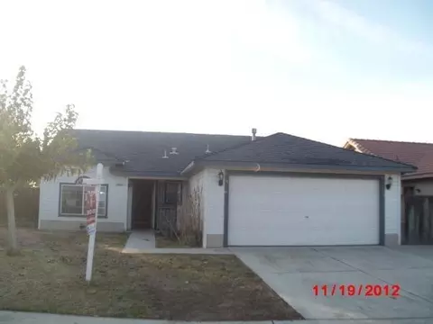 1402 Filbert St, Madera, CA 93637 photo 1
