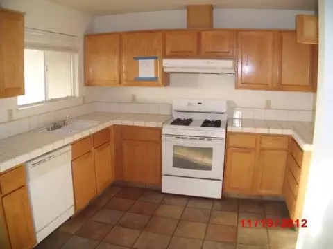 1402 Filbert St, Madera, CA 93637 photo 4
