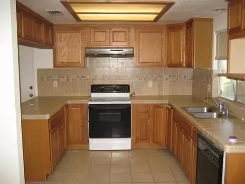 25716 Roxbury Dr, Madera, CA 93638 photo 2