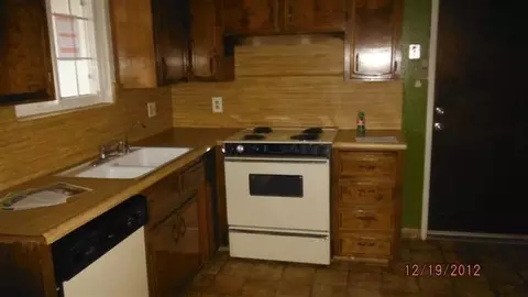 2425 Hicks St, Selma, CA 93662 photo 3