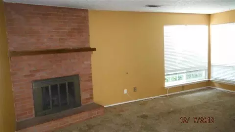 2425 Hicks St, Selma, CA 93662 photo 2