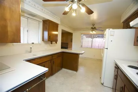 754 W Santa Ana Ave, Clovis, CA 93612 photo 2