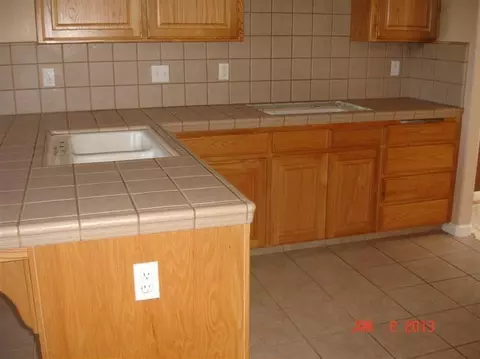 15975 W B St, Kerman, CA 93630 photo 2