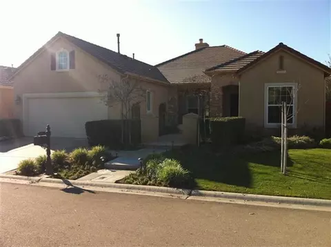 4669 N Emerald Peak Dr, Clovis, CA 93619 photo 1