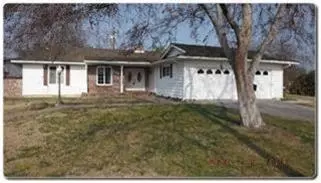 190 E Birch Ave, Hanford, CA 93230 photo 2
