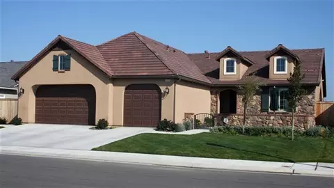 1025 Whiteash Ave, Clovis, CA 93619 photo 2
