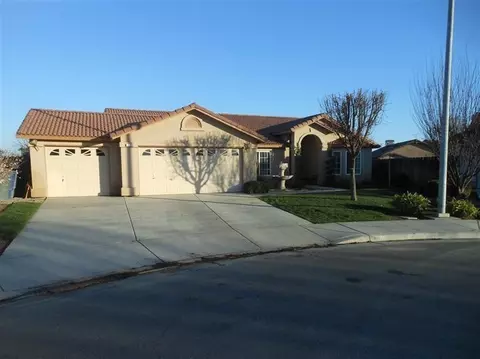 45 St Tropez Dr, Madera, CA 93637 photo 2