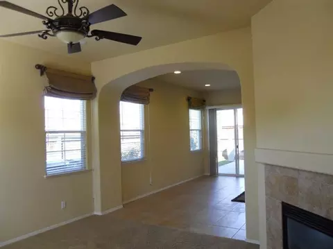 737 W Fontaine Ln, Clovis, CA 93619 photo 3