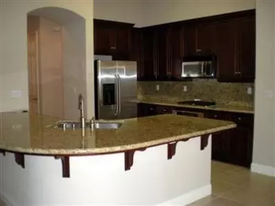 1718 N Osmun Ave, Clovis, CA 93619 photo 2