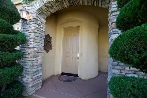 86 W Prescott Ave, Clovis, CA 93619 photo 2