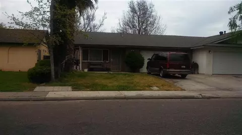701 Deerwood Dr, Madera, CA 93637 photo 1