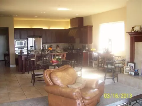 10591 E Biscayne Ct, Clovis, CA 93619 photo 4