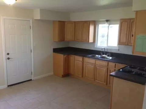 554 Perry Ave, Corcoran, CA 93212 photo 2