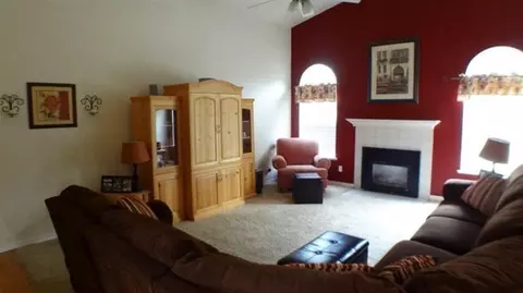 37 Carolina Ave, Clovis, CA 93611 photo 3