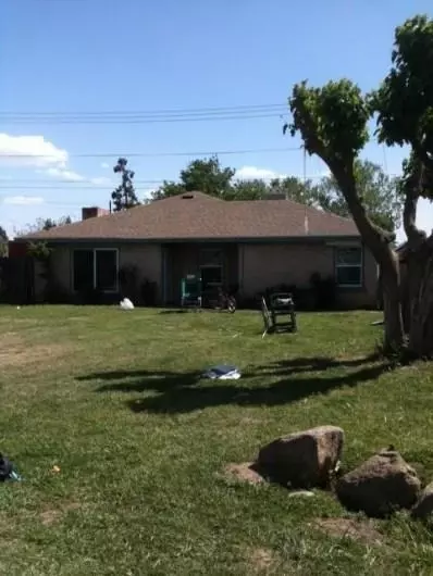 1124 E Lincoln Ave, Madera, CA 93638 photo 1