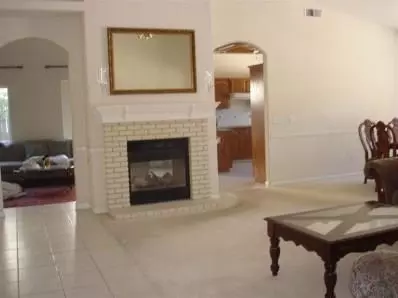2944 E Christopher Dr, Fresno, CA 93720 photo 4