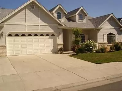 2944 E Christopher Dr, Fresno, CA 93720 photo 1