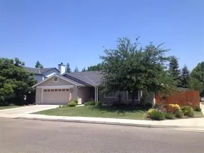 1007 N Cypress Ave, Clovis, CA 93611 photo 1