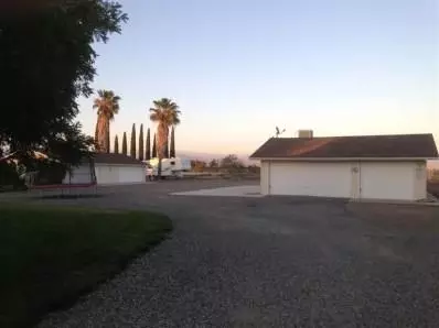 7262 N Thompson Ave, Clovis, CA 93619 photo 2